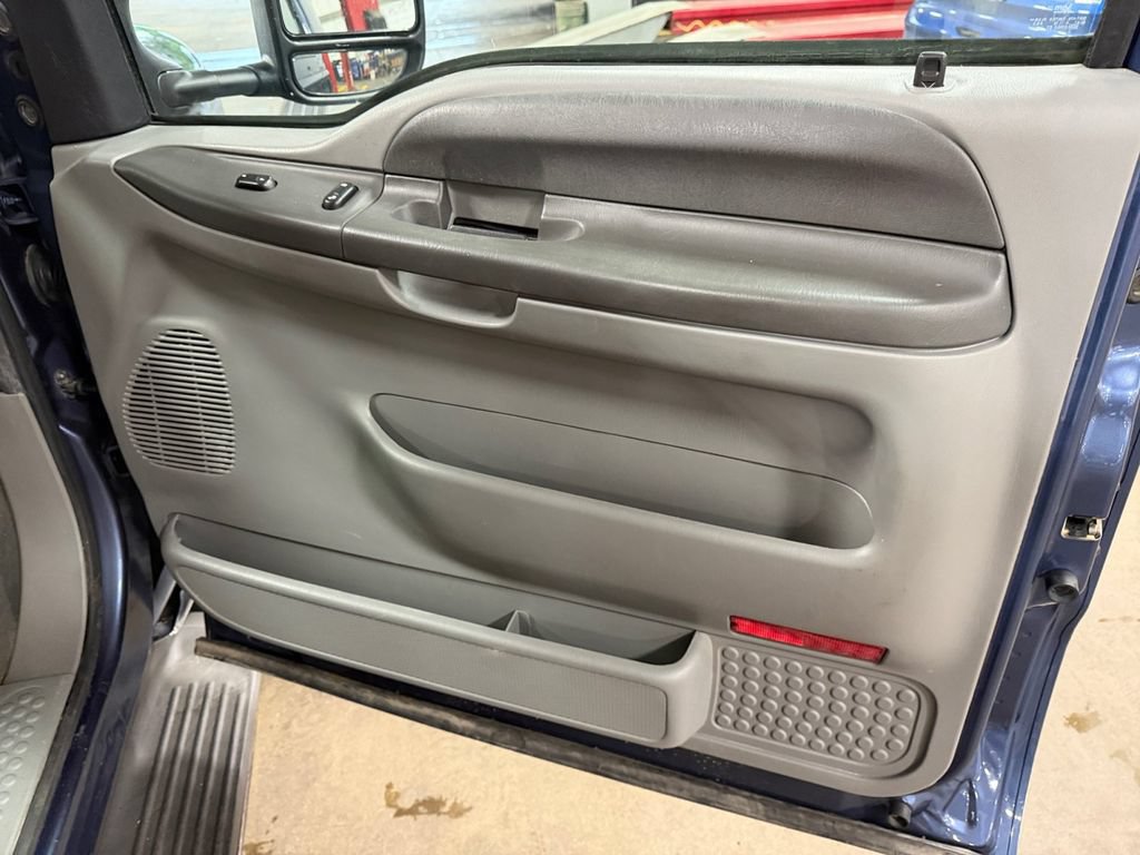 Used 2004 Ford F350 XLT AWD/4WD image 16