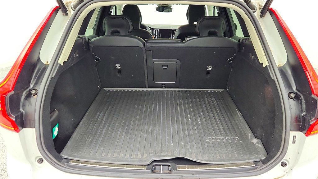 Used 2024 Volvo XC60 B5 Plus w/ Protection Package Premier AWD/4WD image 23