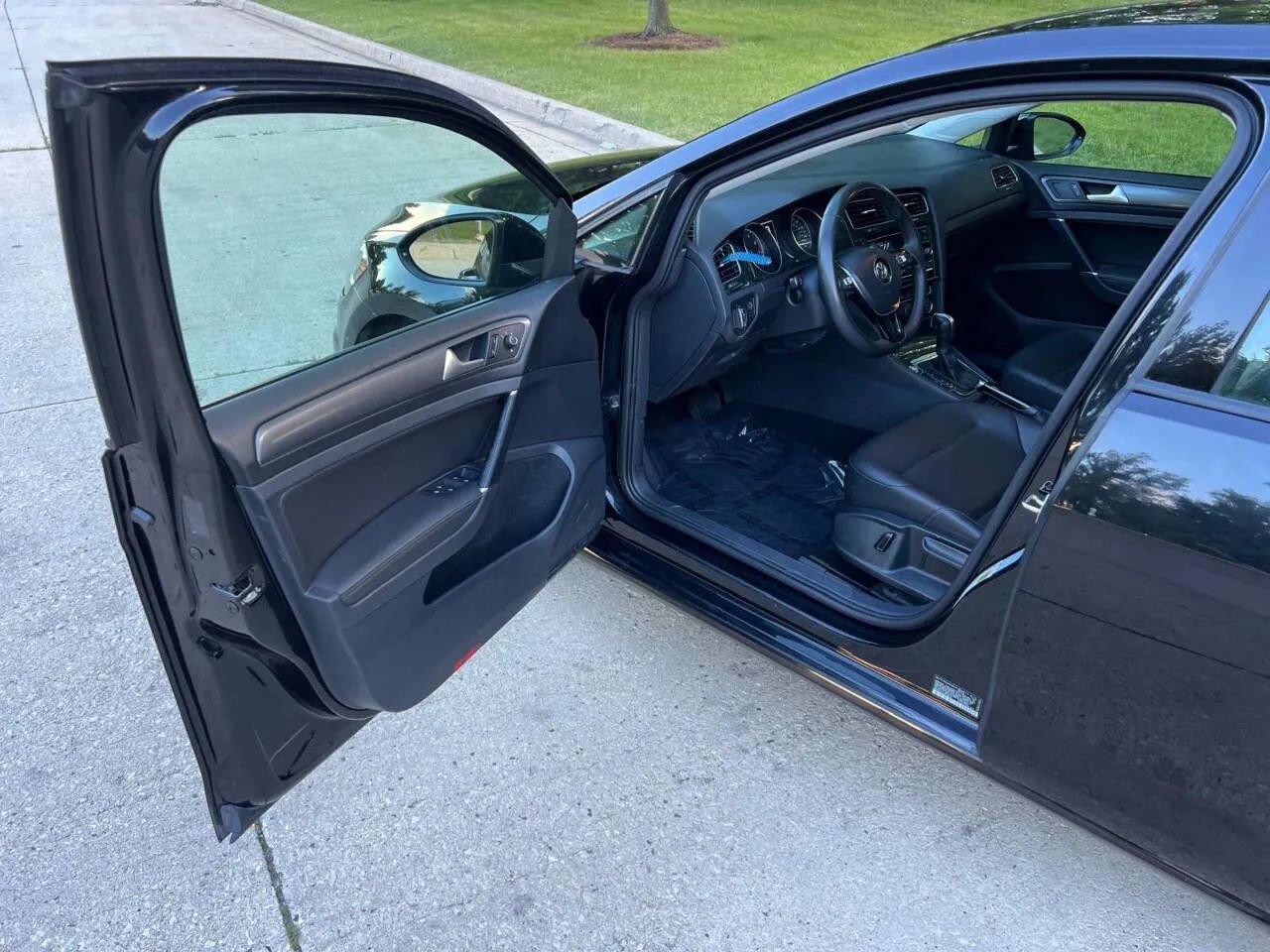 Used 2020 Volkswagen Golf 4-Door image 28