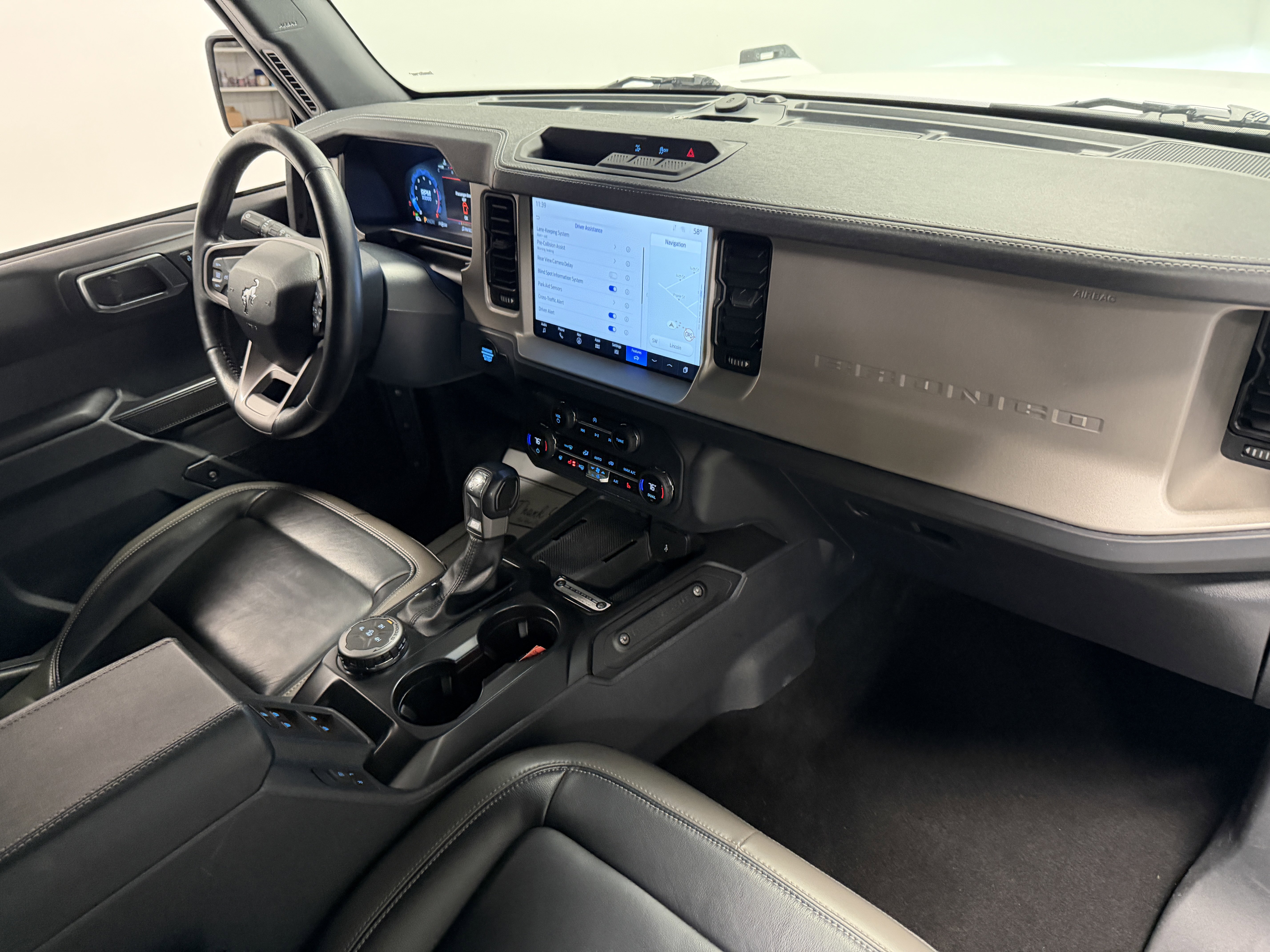 Used 2025 Ford Bronco Outer Banks image 22