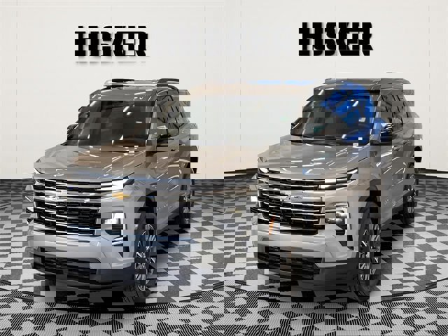 Used 2025 Chevrolet Traverse LT image 4
