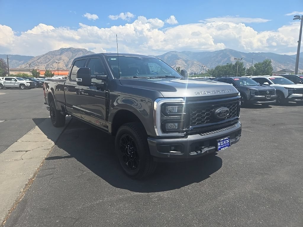 Used 2026 Ford F350 Lariat w/ Black Appearance Package AWD/4WD image 3