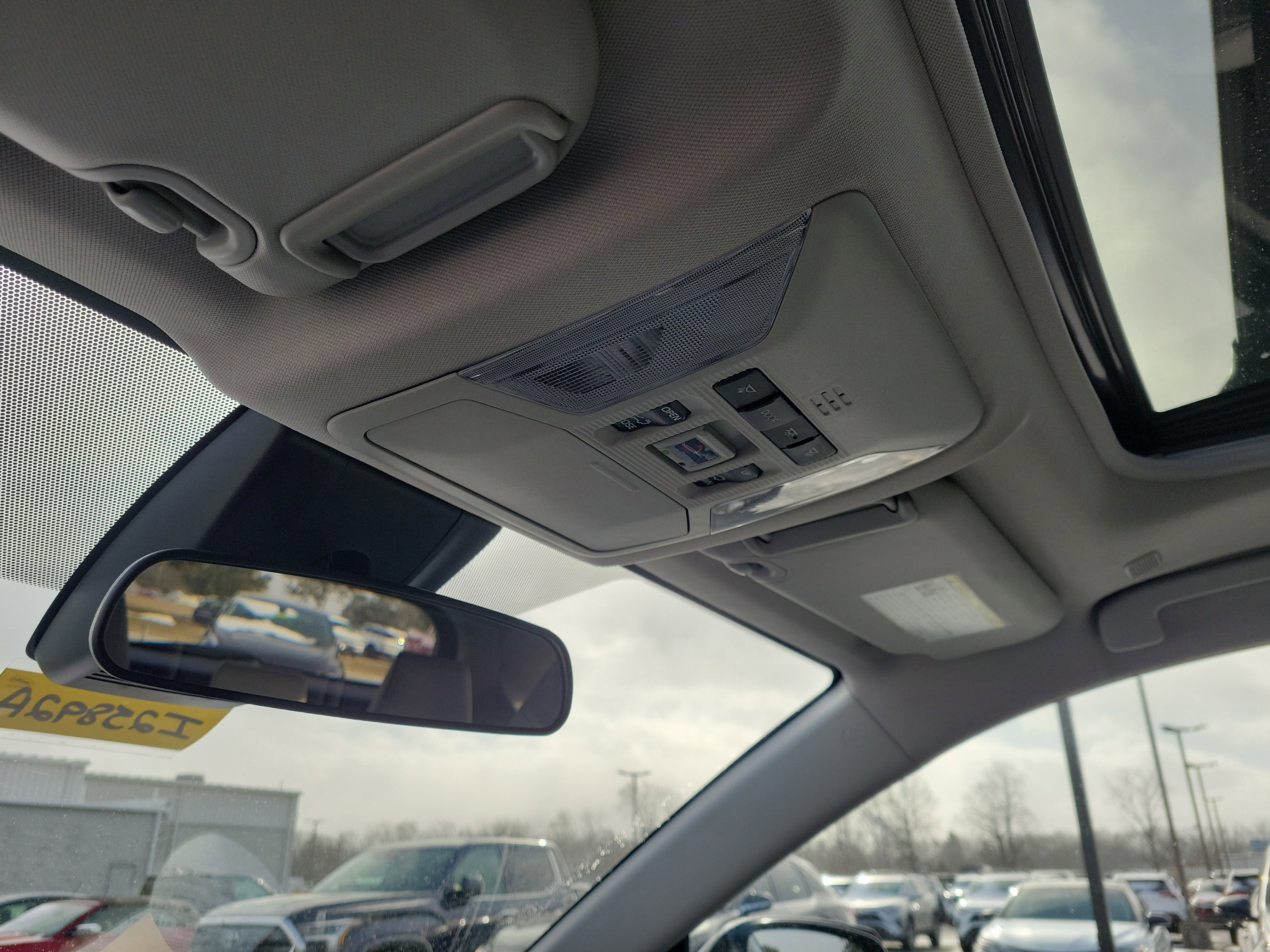 Used 2023 Toyota RAV4 XLE Premium image 30