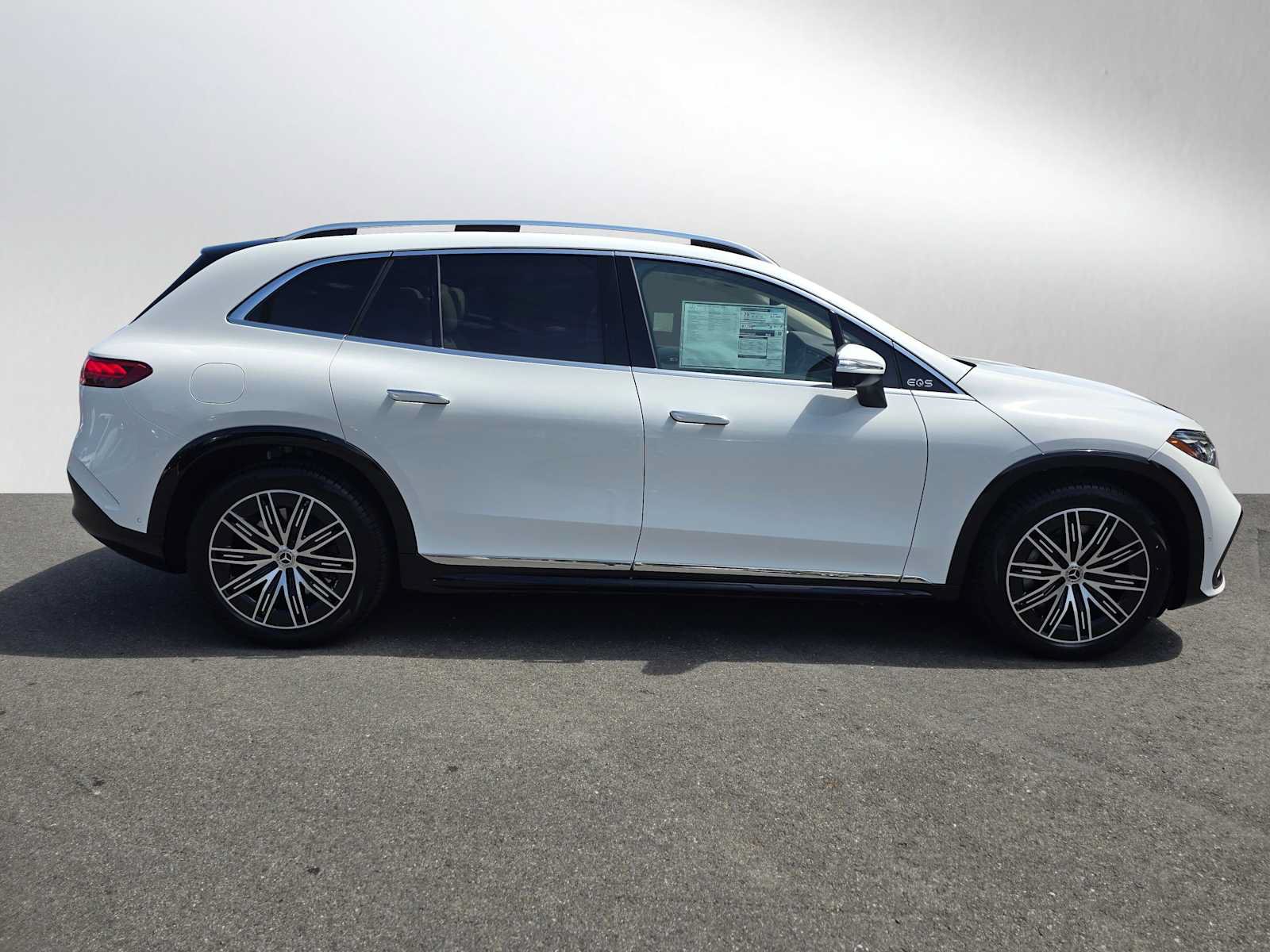 New 2026 Mercedes-Benz EQS 400 4MATIC SUV image 2
