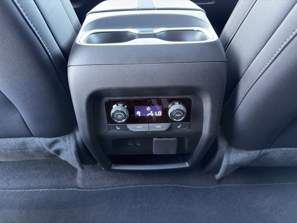 Used 2025 Chevrolet Traverse RS image 12