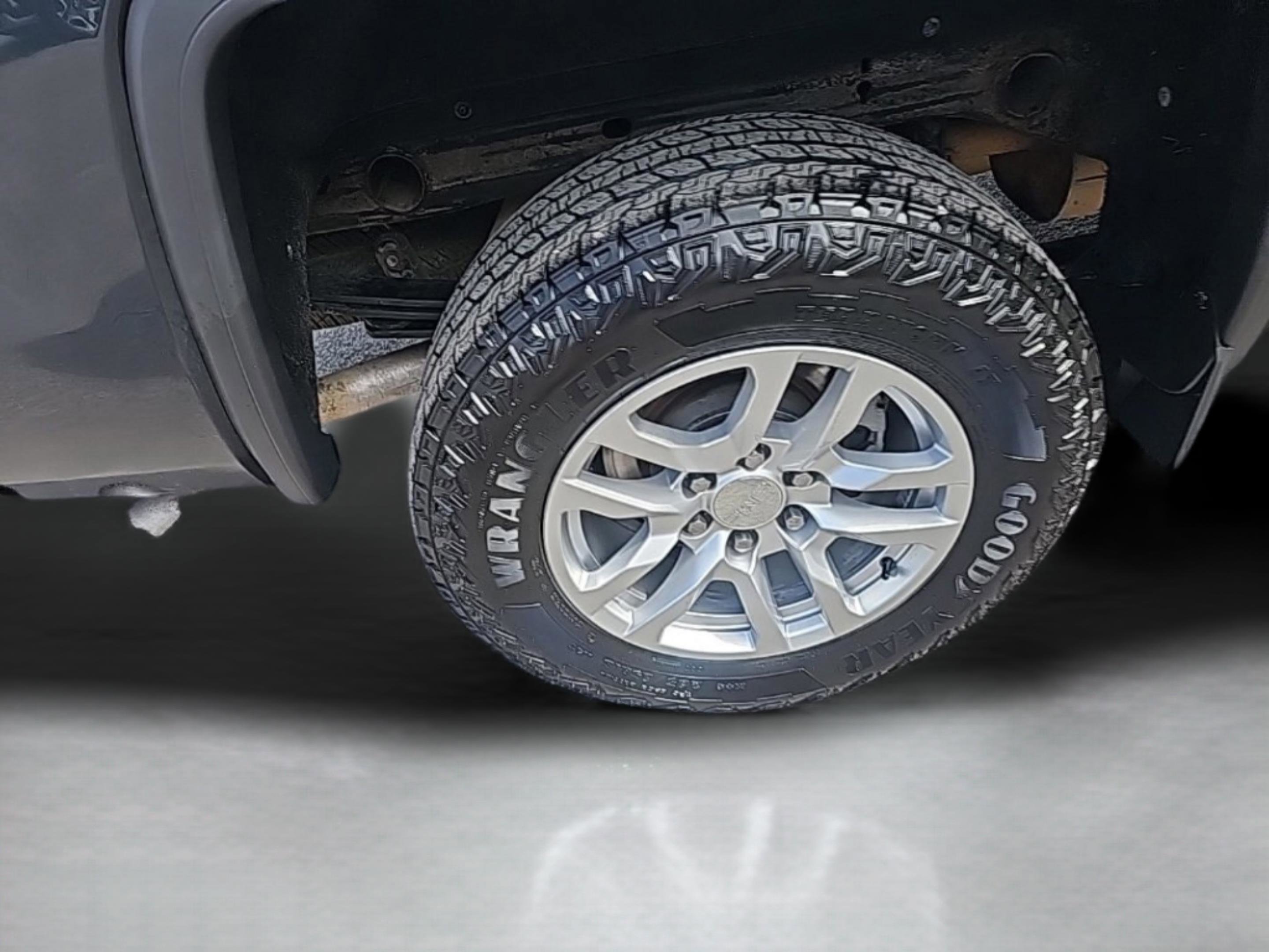 Used 2018 GMC Sierra 1500 SLT w/ Enhanced Driver Alert Package image 9