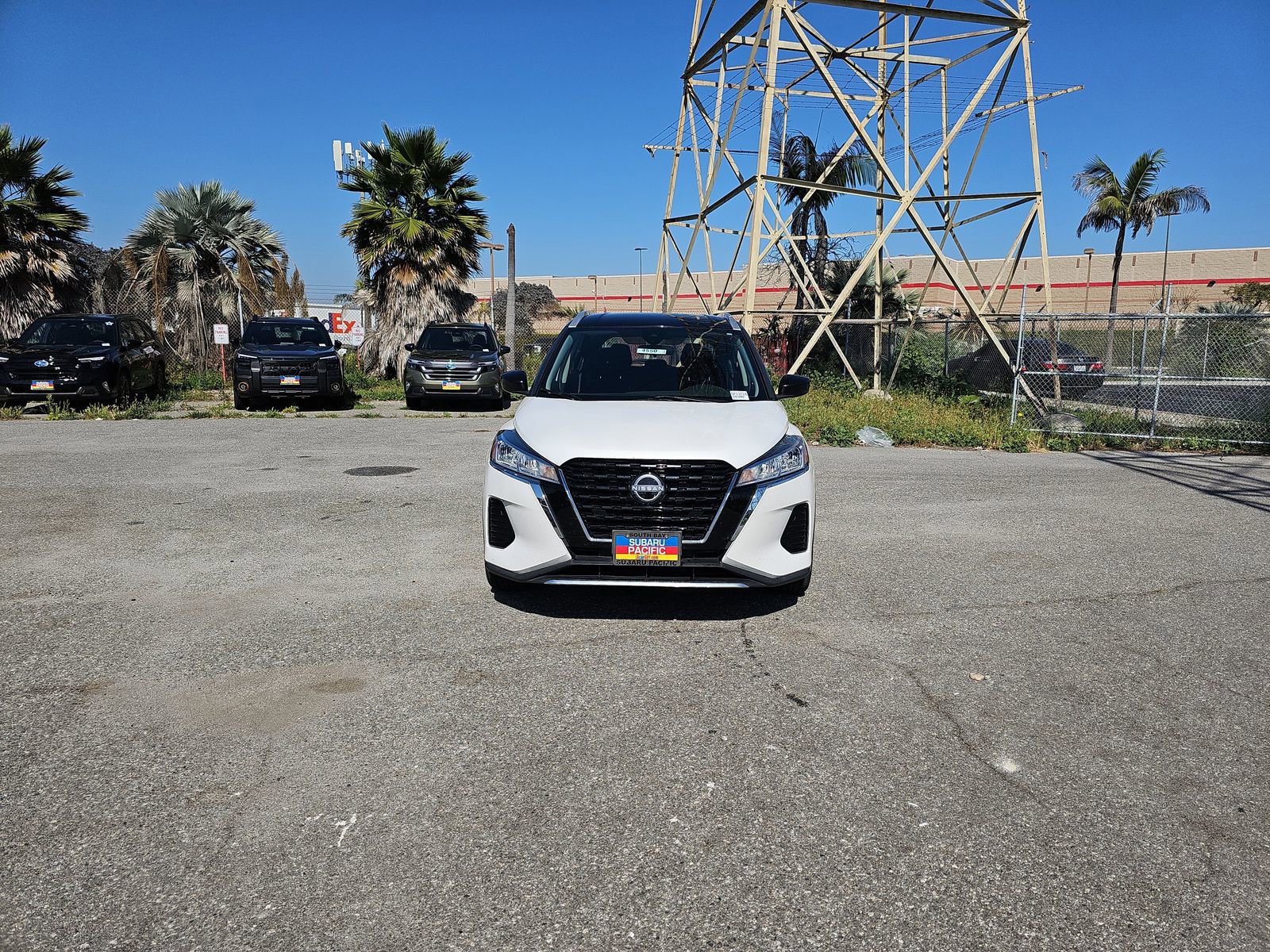 Used 2023 Nissan Kicks SV image 2