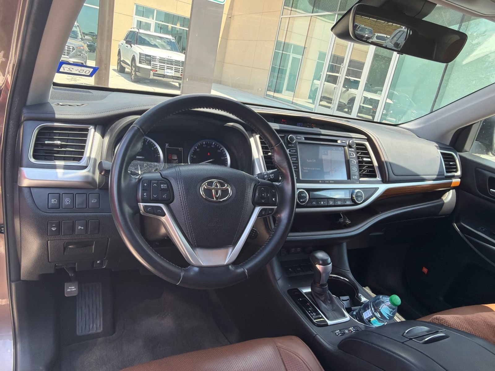 Used 2018 Toyota Highlander Limited FWD image 10