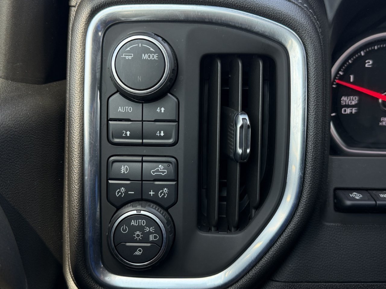 Used 2021 Chevrolet Silverado 1500 High Country w/ Technology Package AWD/4WD image 21