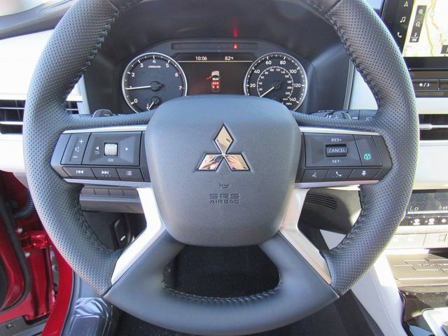 New 2025 Mitsubishi Outlander SE image 25