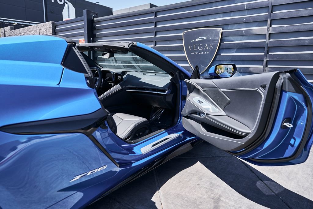 Used 2025 Chevrolet Corvette Z06 w/ Chrome Exterior Badge Package RWD image 26