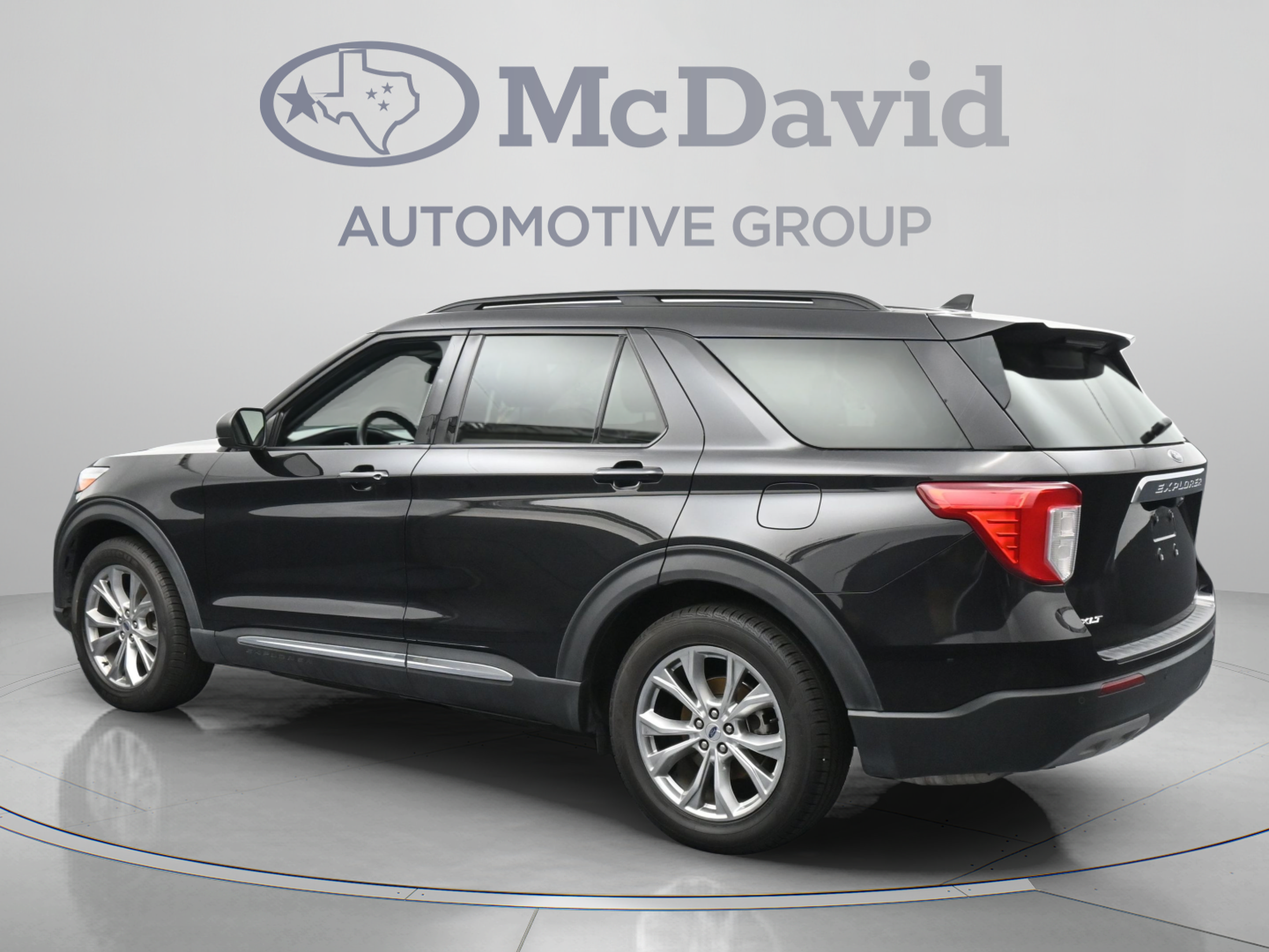 Used 2021 Ford Explorer XLT w/ Equipment Group 202A RWD image 6