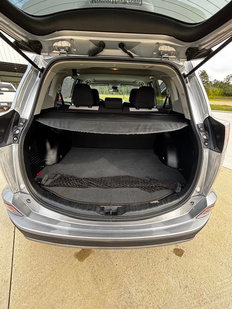 Used 2017 Toyota RAV4 XLE image 18