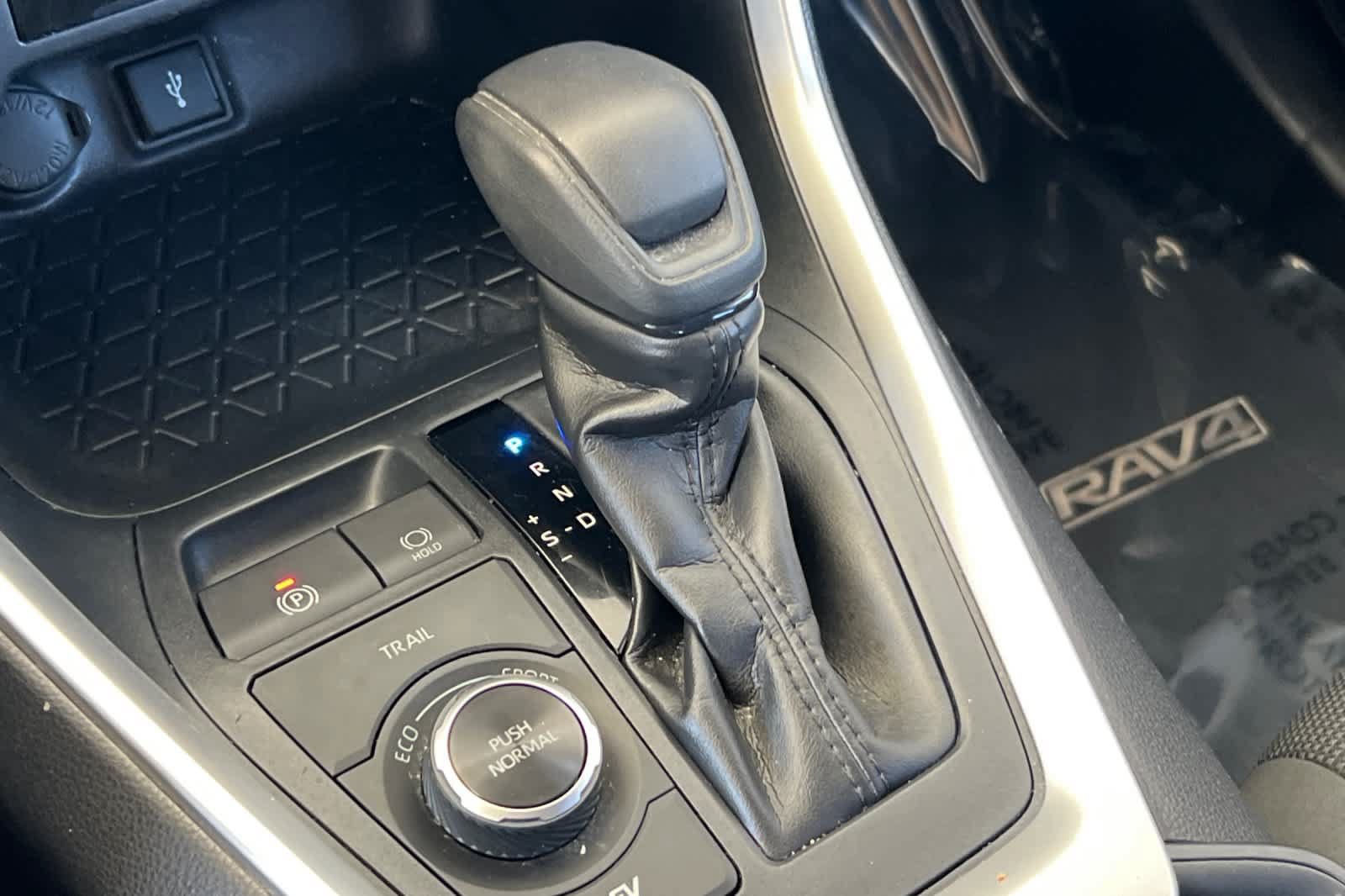 Used 2020 Toyota RAV4 LE AWD/4WD image 23
