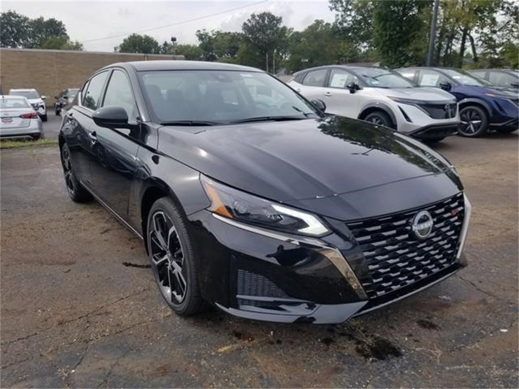 New 2025 Nissan Altima 2.5 SR image 6