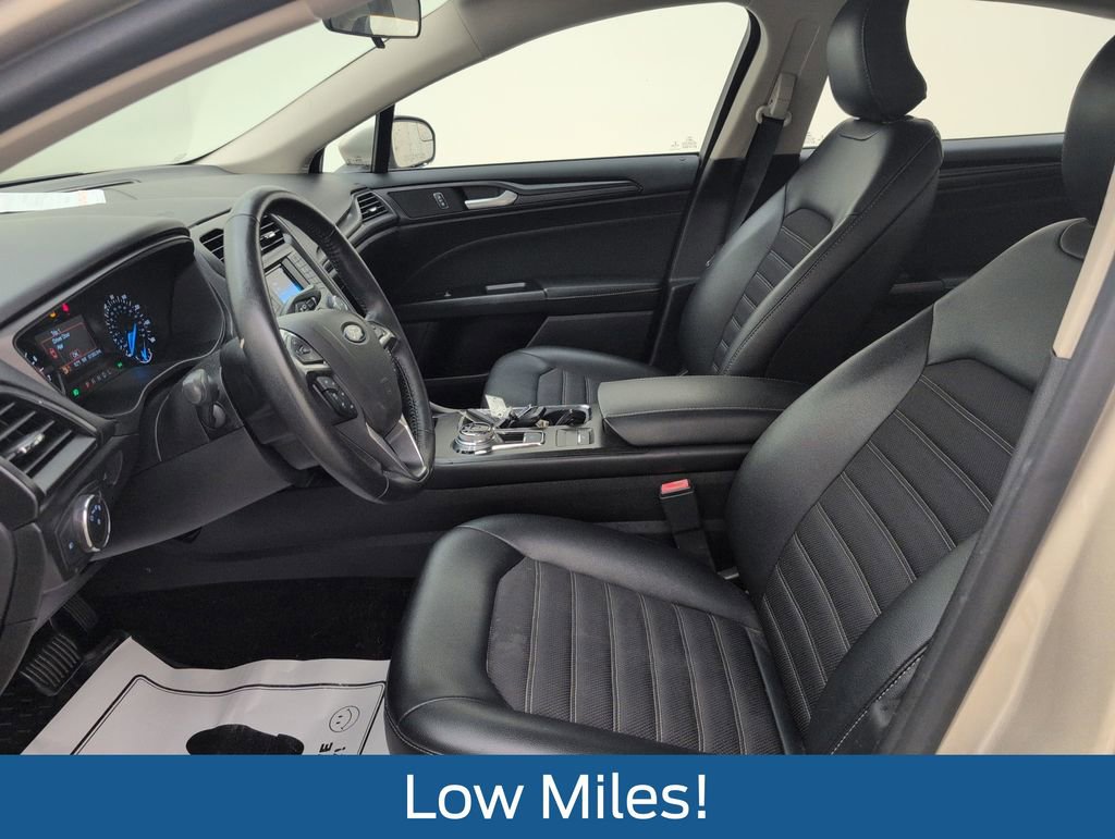 Used 2018 Ford Fusion SE w/ Equipment Group 201A FWD image 4