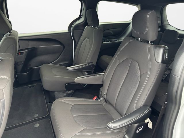 Used 2024 Chrysler Pacifica Touring image 13
