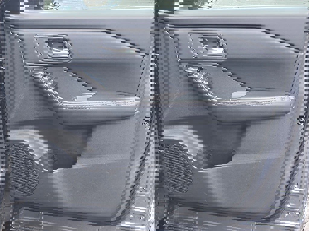 Used 2025 Nissan Rogue SV FWD image 6