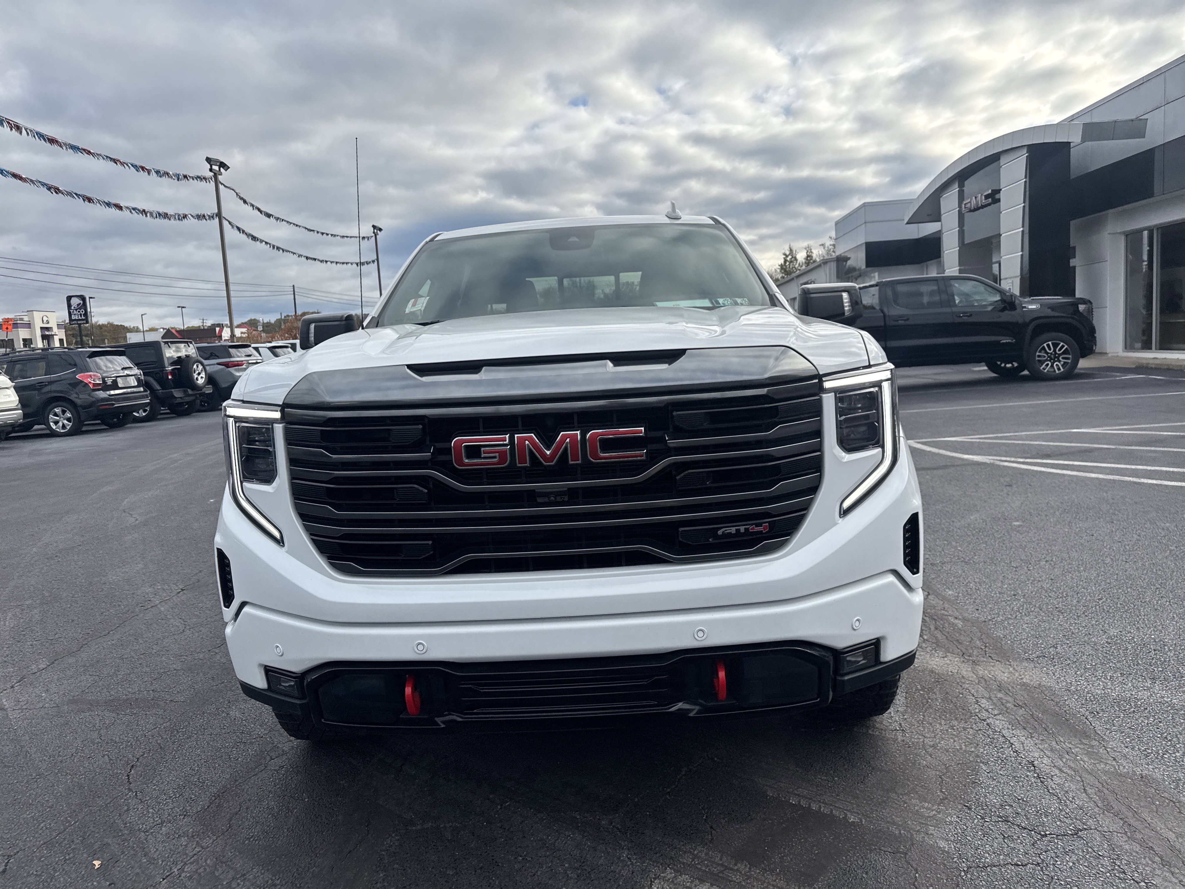 Used 2024 GMC Sierra 1500 AT4 w/ AT4 Preferred Package image 9
