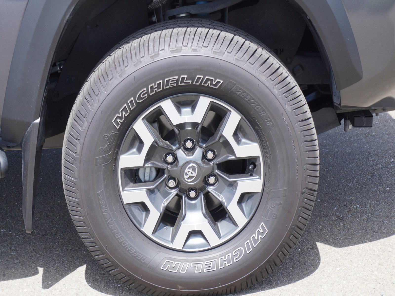 Used 2022 Toyota Tacoma TRD Off-Road w/ TRD Premium Off Road Package AWD/4WD image 5