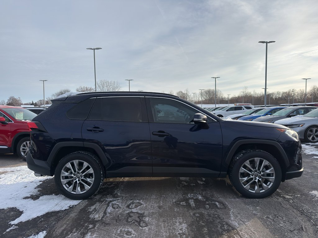 Used 2021 Toyota RAV4 XLE Premium image 4