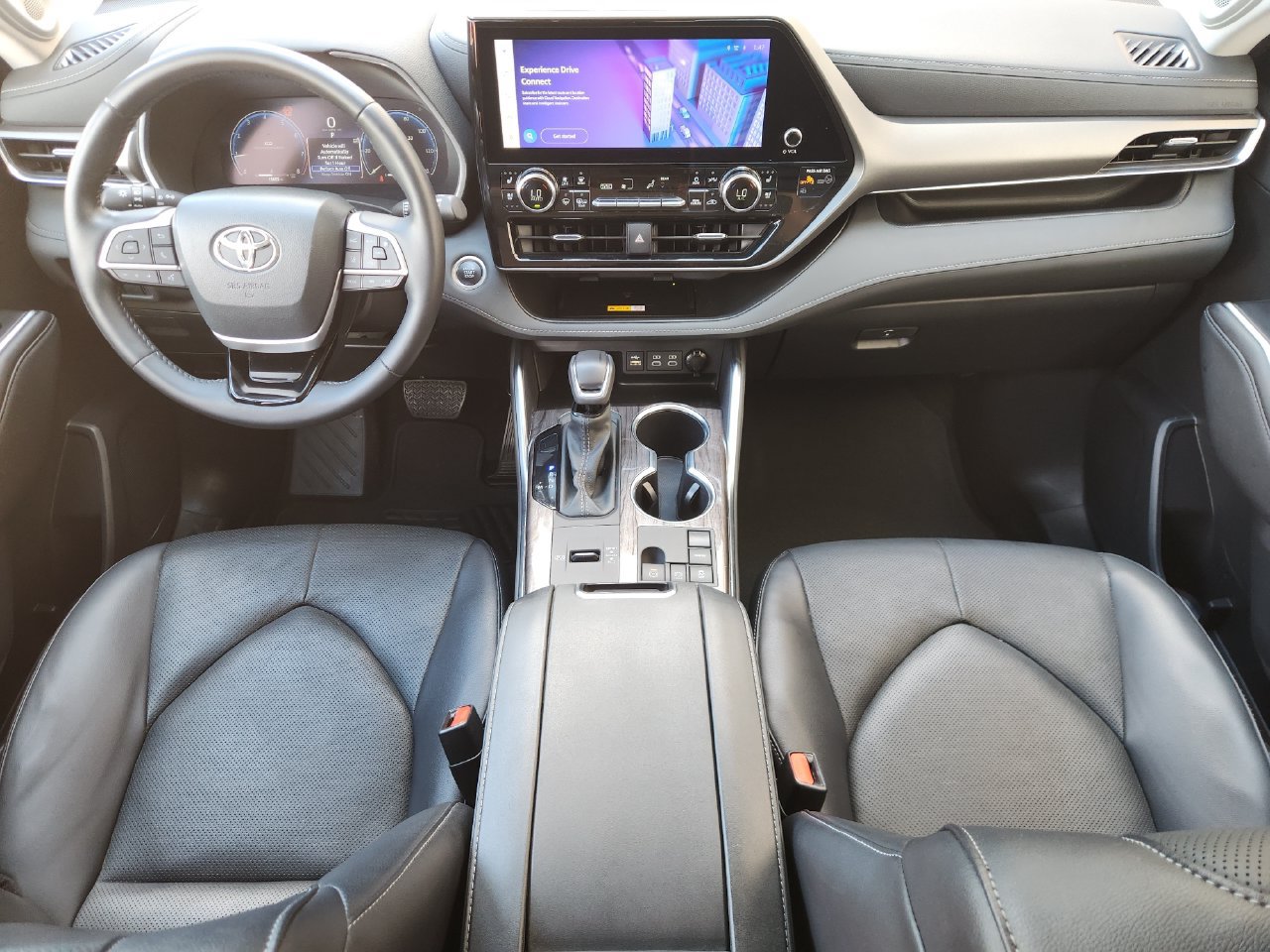 Used 2024 Toyota Highlander Limited FWD image 22