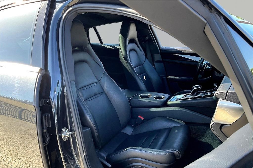 Used 2018 Porsche Panamera 4 AWD/4WD image 31