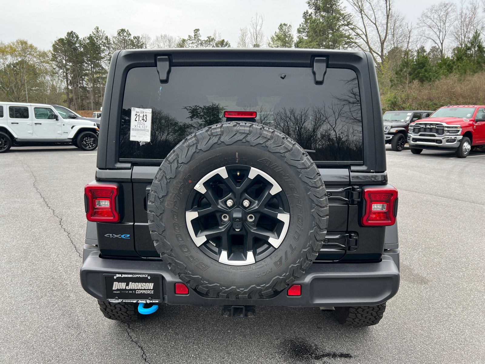 Used 2025 Jeep Wrangler Unlimited Rubicon 4xe w/ Convenience Group image 6