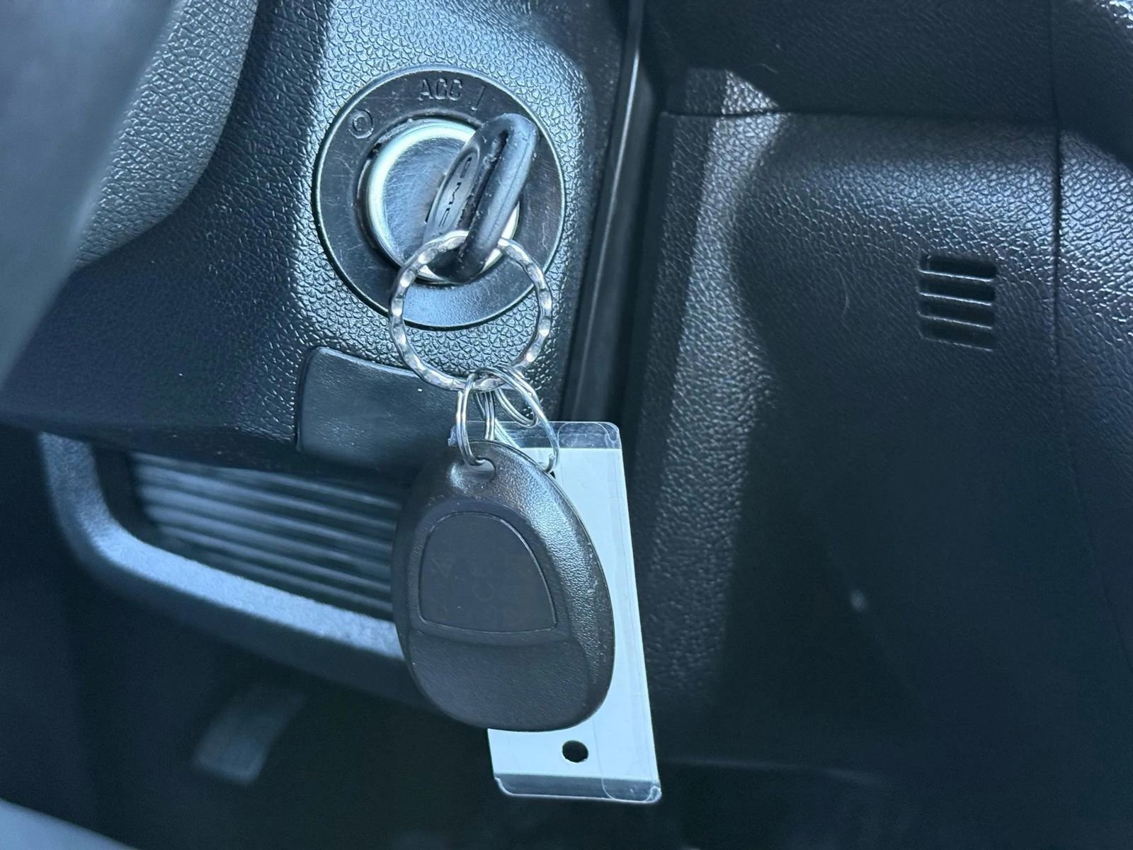 Used 2016 GMC Acadia SLE image 30