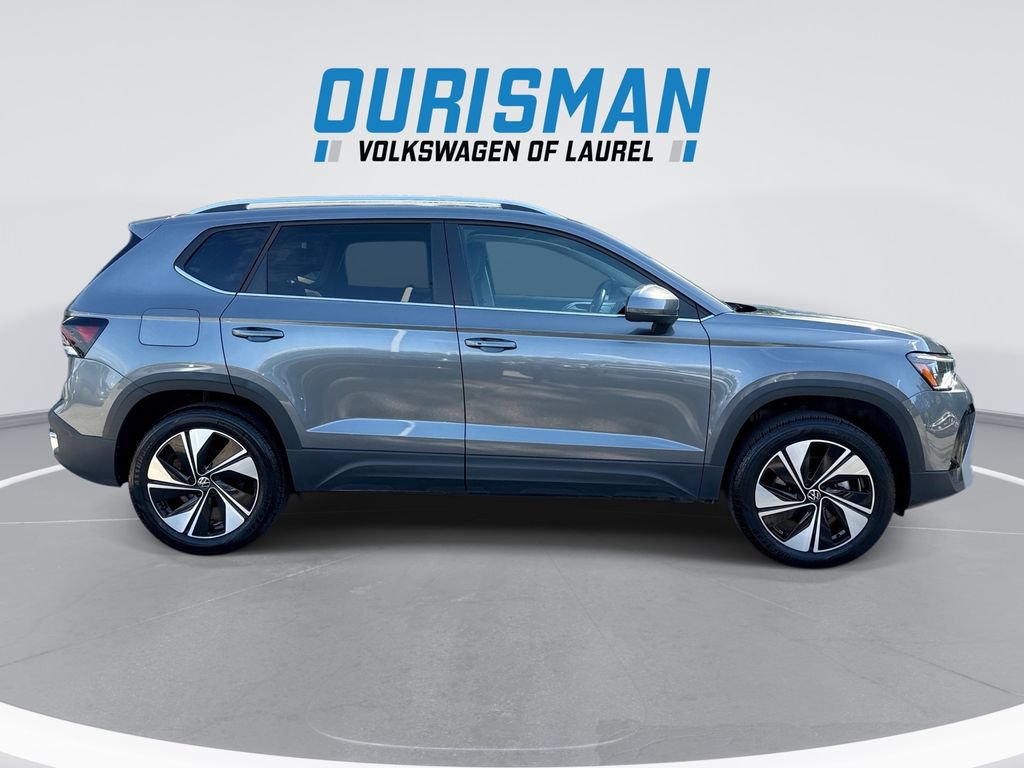 Used 2025 Volkswagen Taos SE AWD/4WD image 9