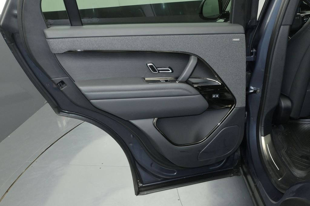 Used 2025 Land Rover Range Rover Sport Dynamic SE AWD/4WD image 19