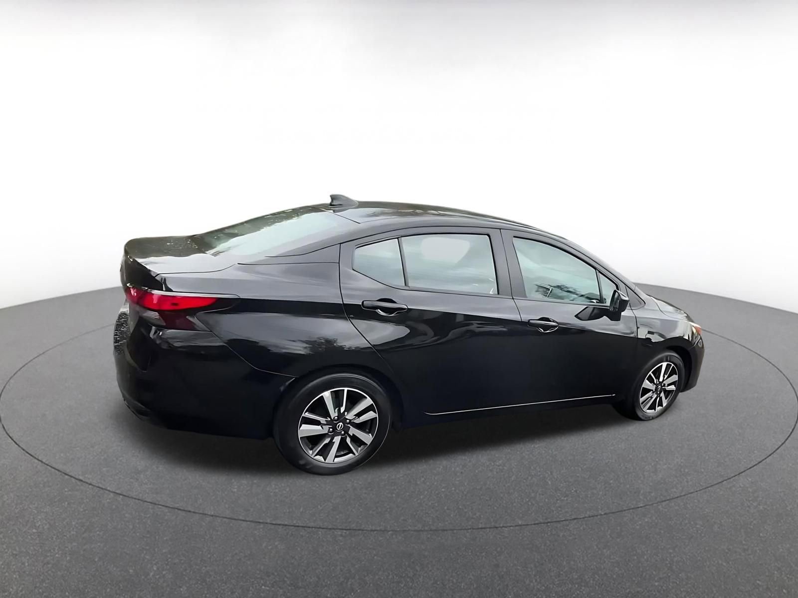 Used 2025 Nissan Versa SV image 14