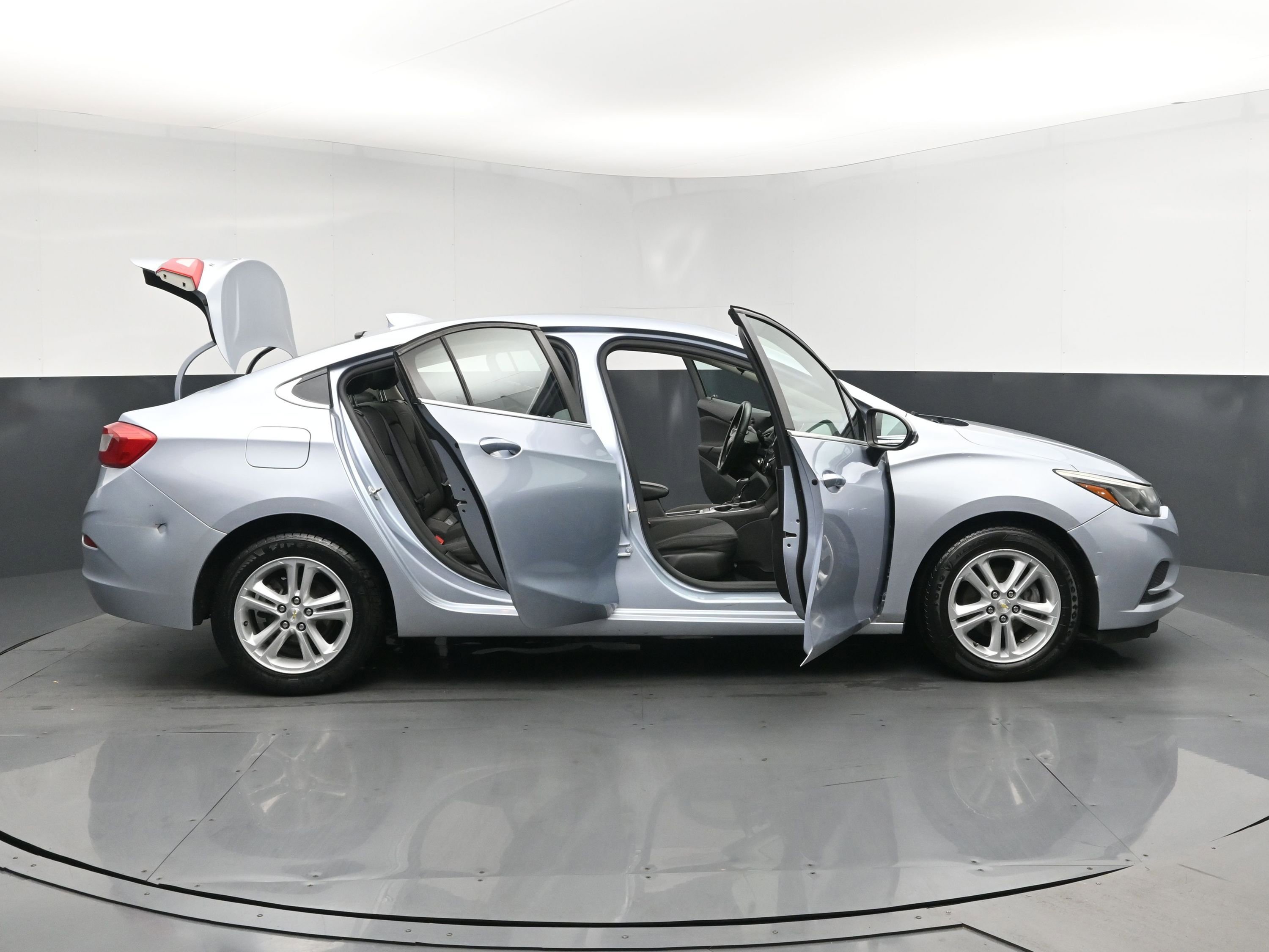 Used 2017 Chevrolet Cruze LT image 30