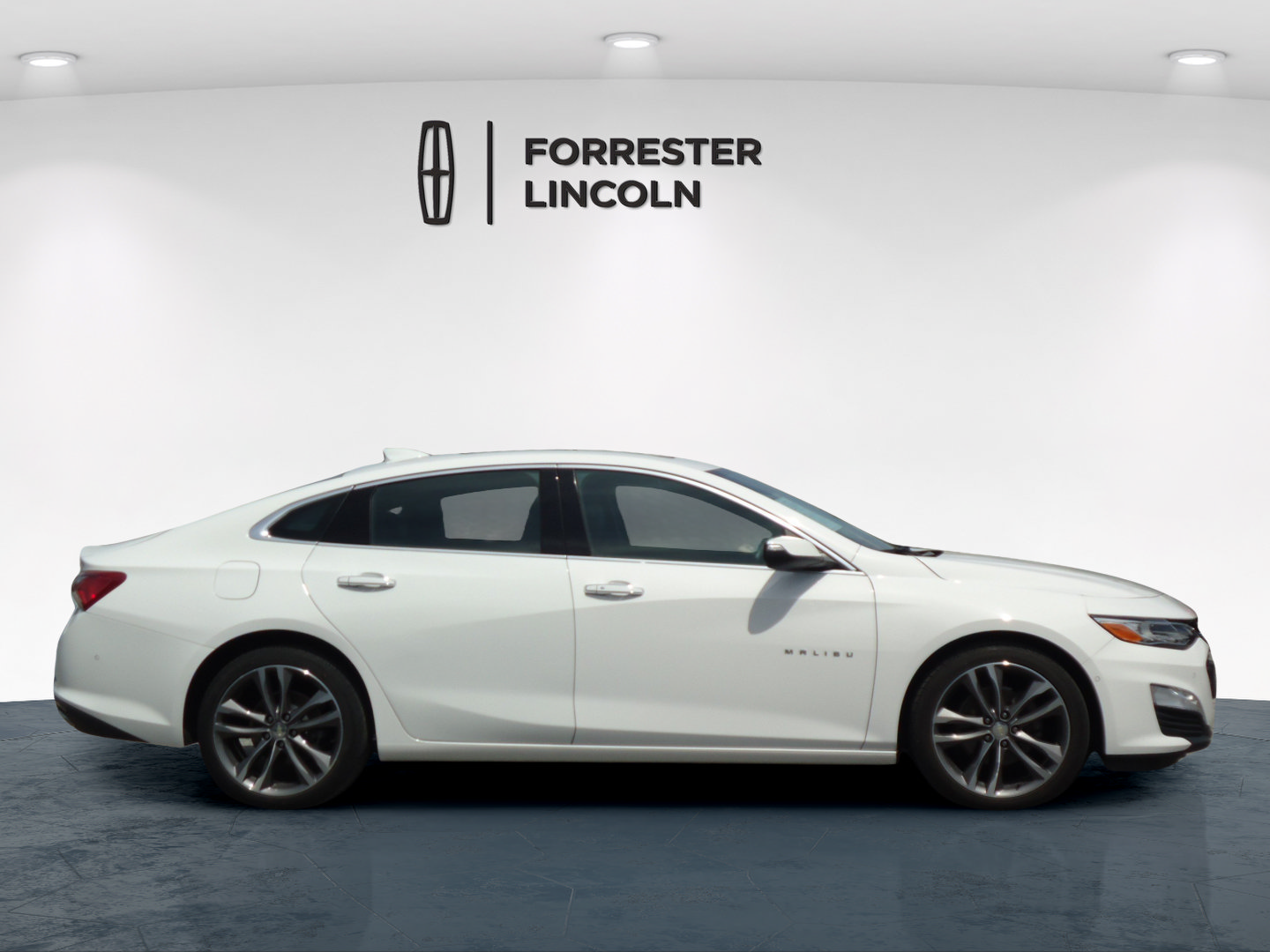 Used 2020 Chevrolet Malibu Premier FWD image 2