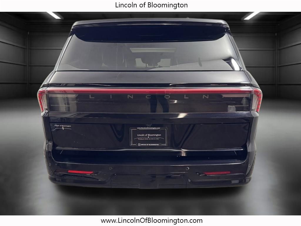 Certified 2025 Lincoln Navigator Reserve AWD/4WD image 5