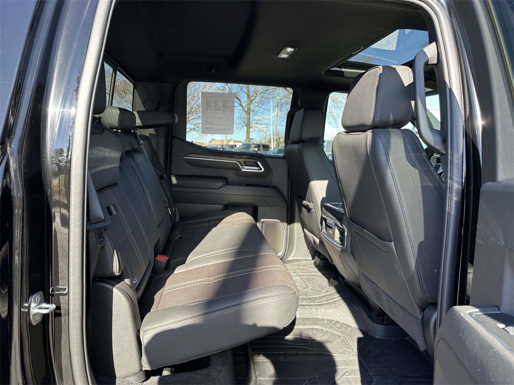 Used 2024 Chevrolet Silverado 1500 High Country w/ High Country Premium Package image 13