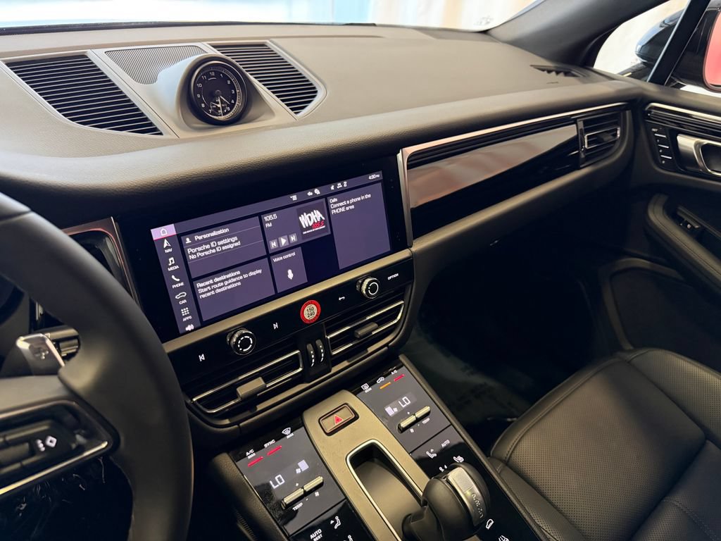 Certified 2026 Porsche Macan AWD/4WD image 18