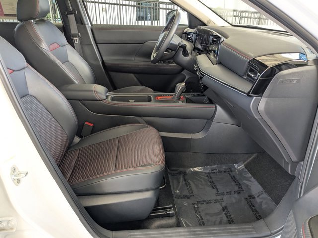 Used 2025 Nissan Kicks SR AWD/4WD image 19