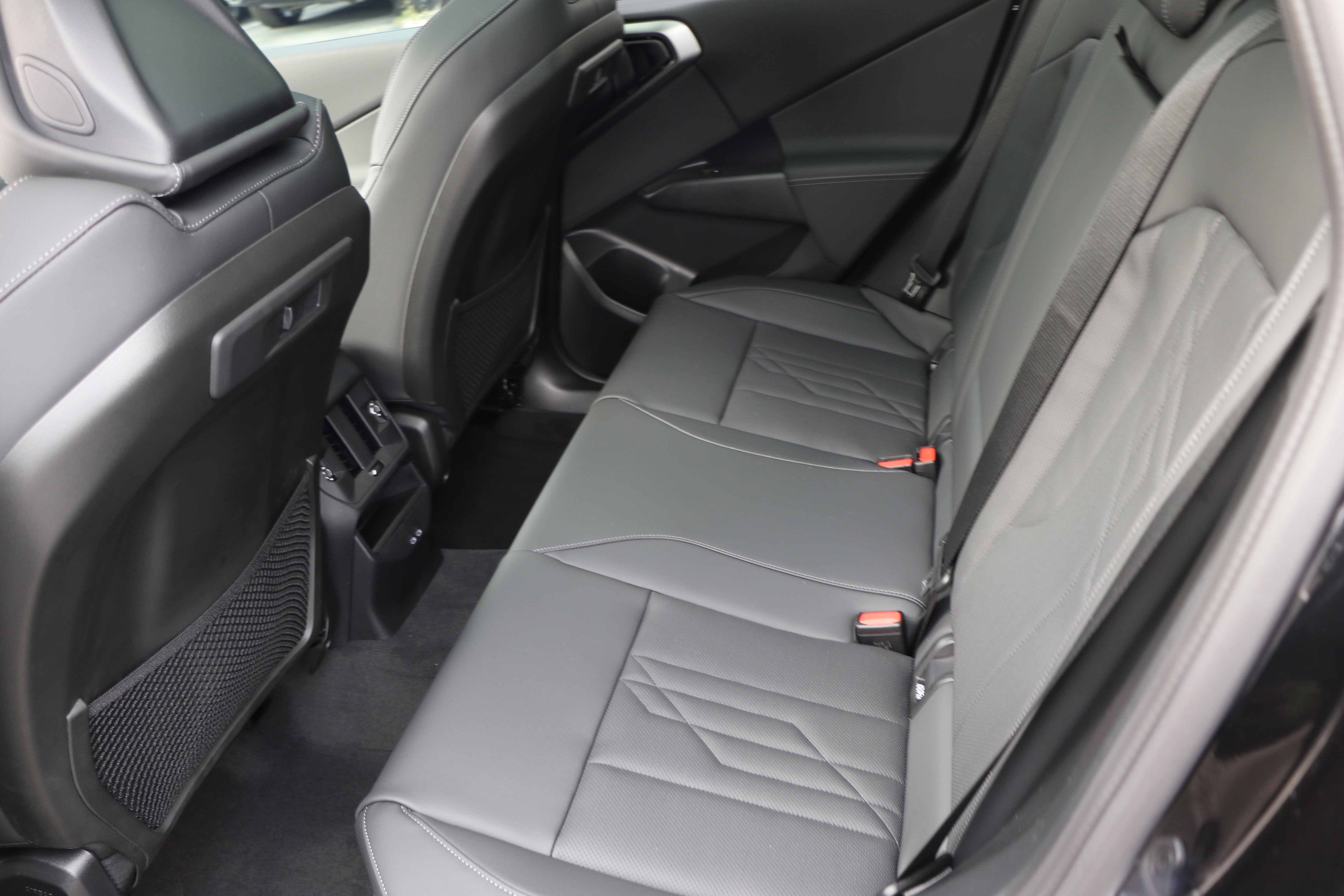 Certified 2025 BMW X3 xDrive30i w/ Premium Package image 28