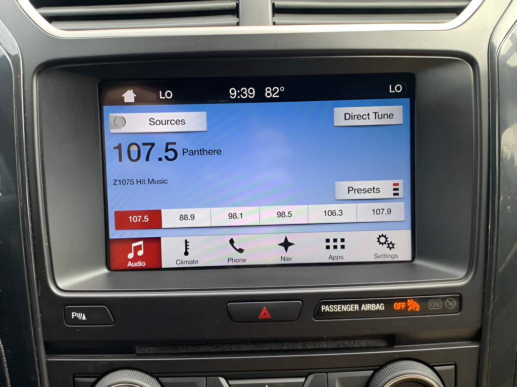 Used 2017 Ford Explorer XLT w/ Equipment Group 202A FWD image 23