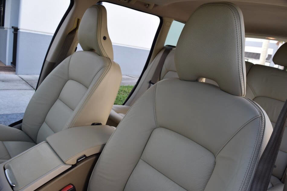 Used 2011 Volvo XC70 3.2 w/ Premium Pkg image 37