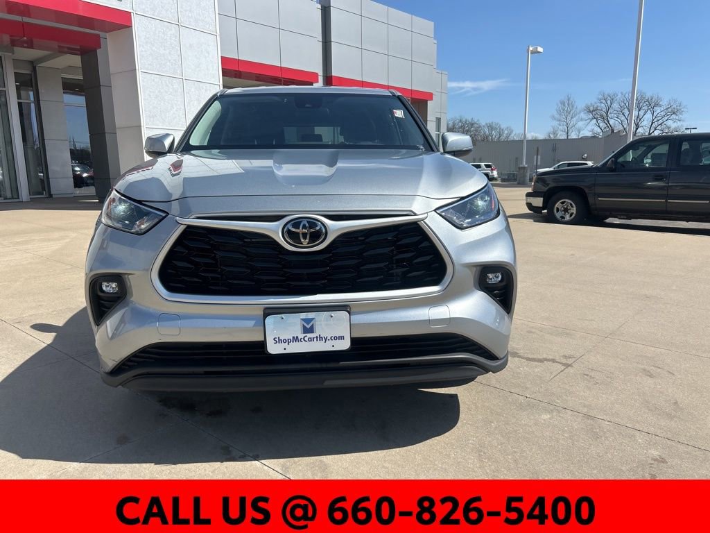 Used 2024 Toyota Highlander LE image 3
