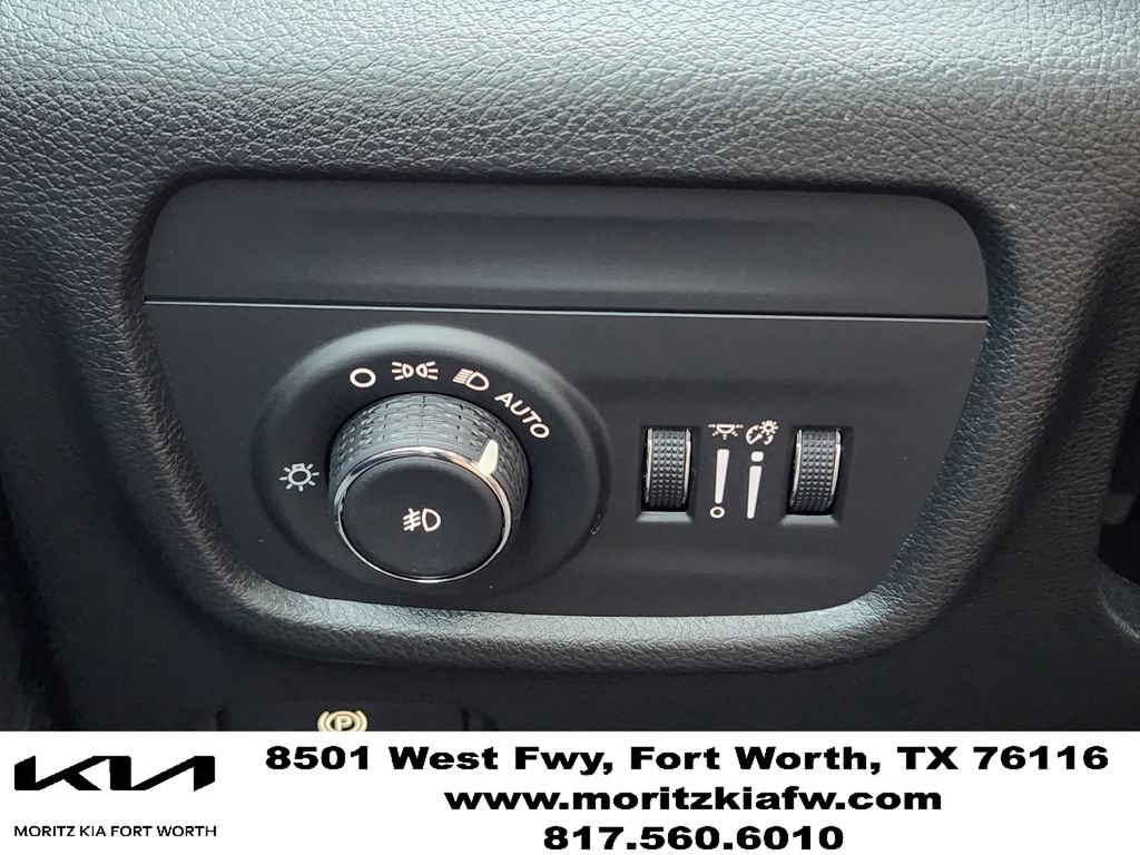 Used 2025 Jeep Grand Cherokee Limited w/ Black Appearance Package AWD/4WD image 21