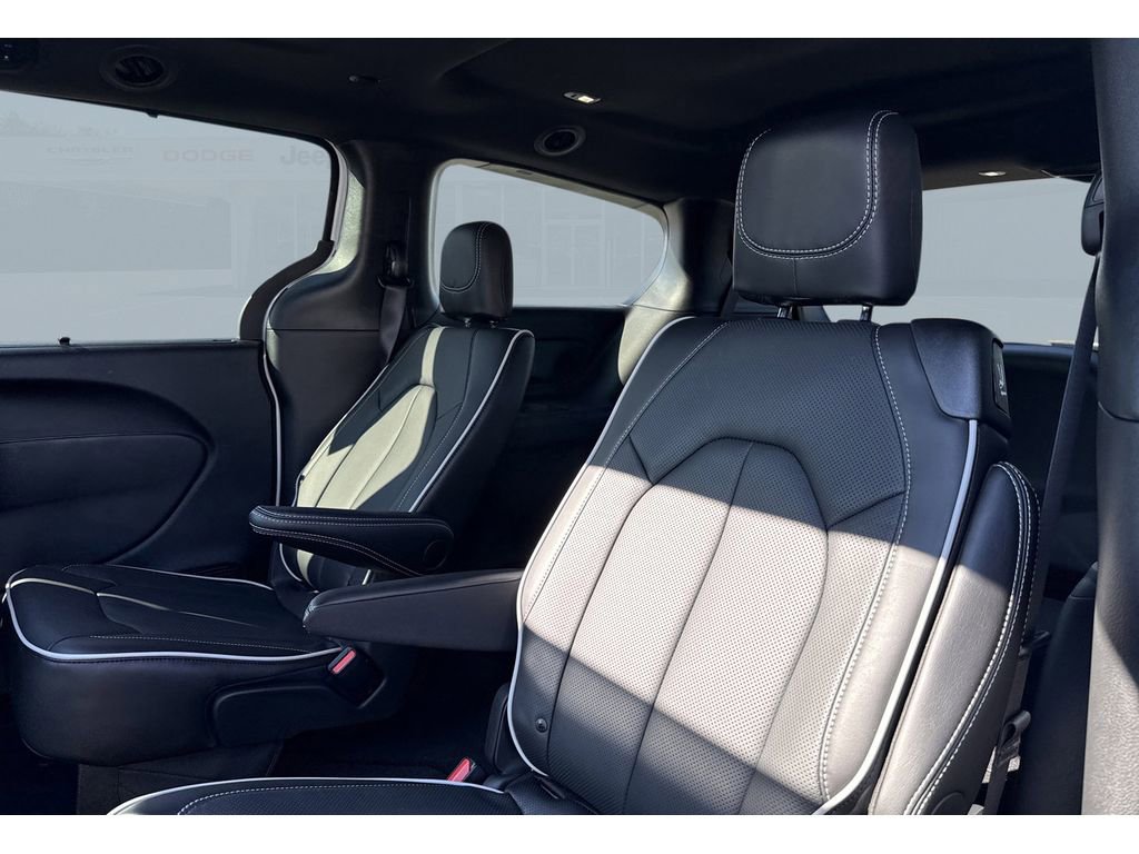 New 2026 Chrysler Pacifica Limited w/ S Appearance Package image 19