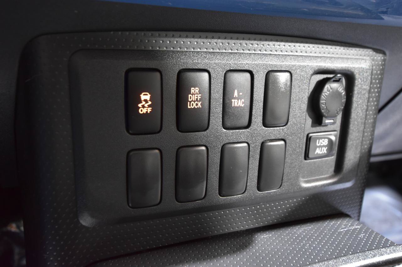Used 2012 Toyota FJ Cruiser 4WD w/ Convenience Pkg image 25