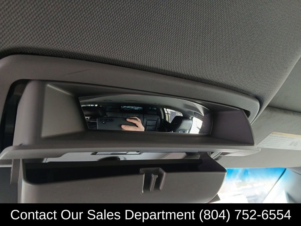 Used 2018 Chevrolet Suburban LT image 24