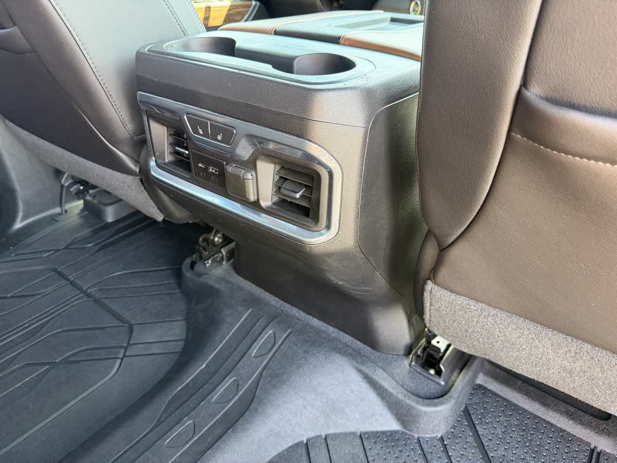 Used 2019 Chevrolet Silverado 1500 High Country w/ Technology Package AWD/4WD image 21