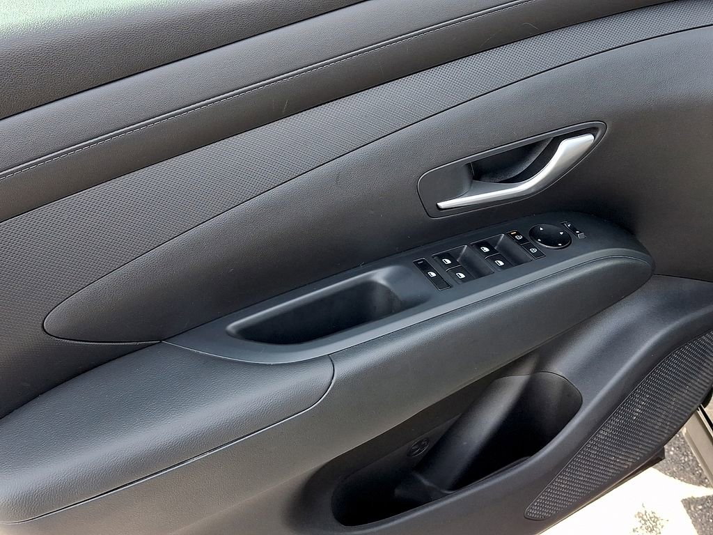 Used 2025 Hyundai Tucson SE image 12