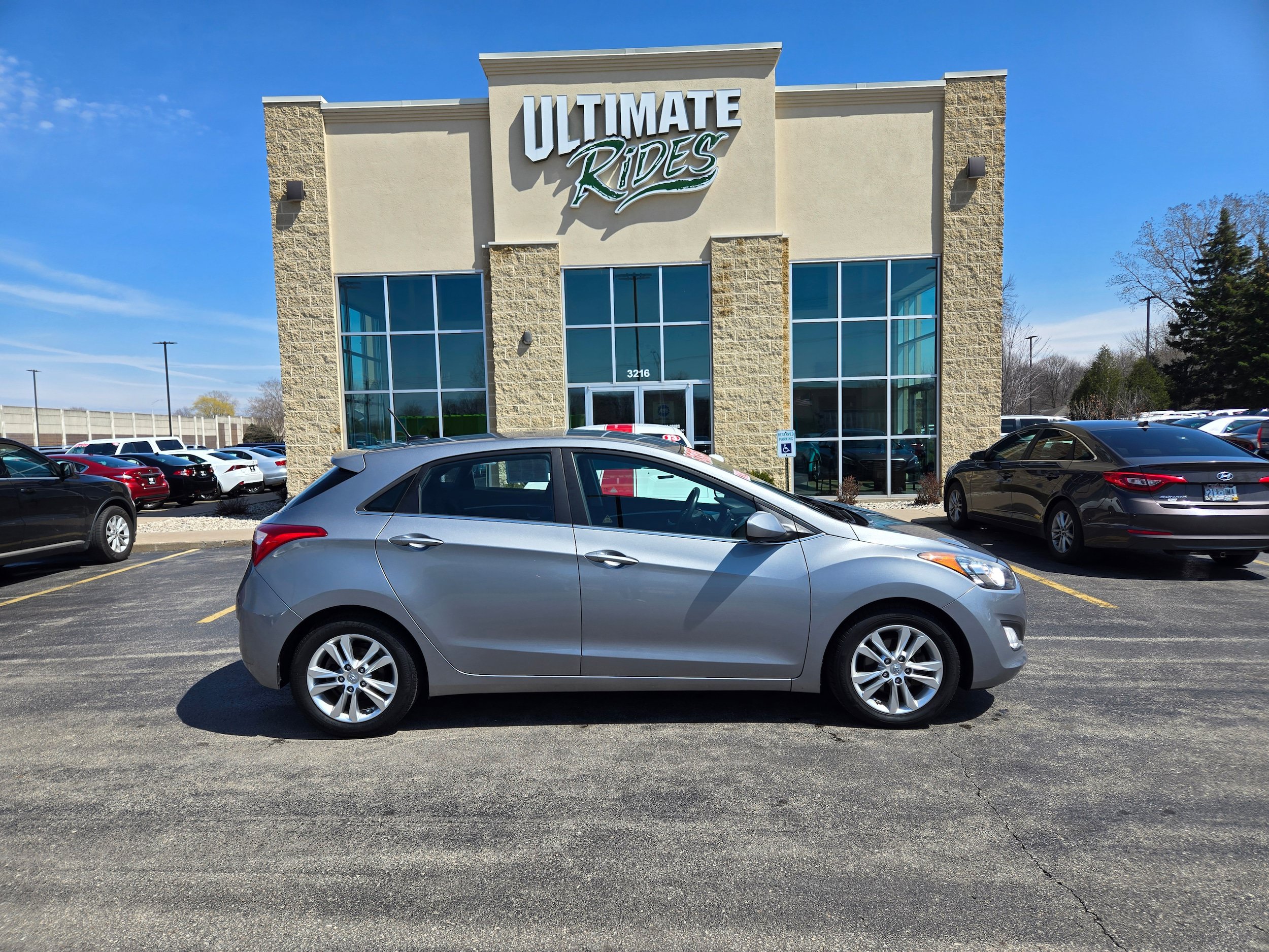 Used 2015 Hyundai Elantra GT FWD image 1