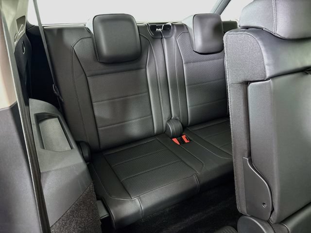 Certified 2020 Volkswagen Tiguan SE w/ Panoramic Sunroof Package AWD/4WD image 30